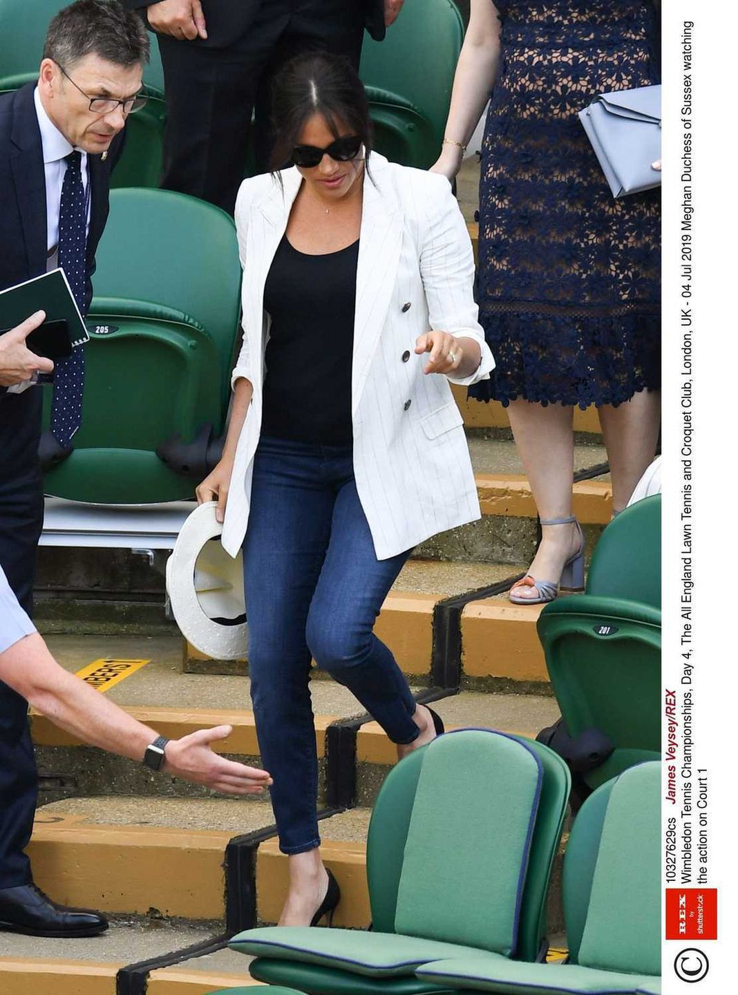 Meghan Markle w białej marynarce i kapeluszu na Wimbledonie