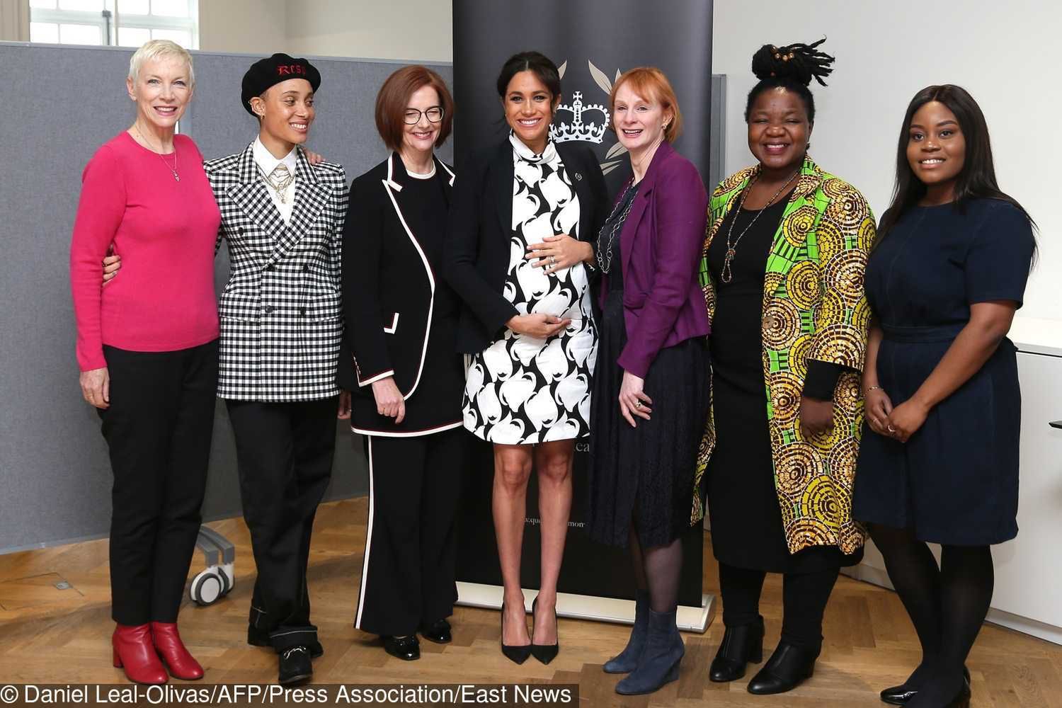 Meghan Markle w drodze na panel dyskusyjny z okazji Dnia Kobiet