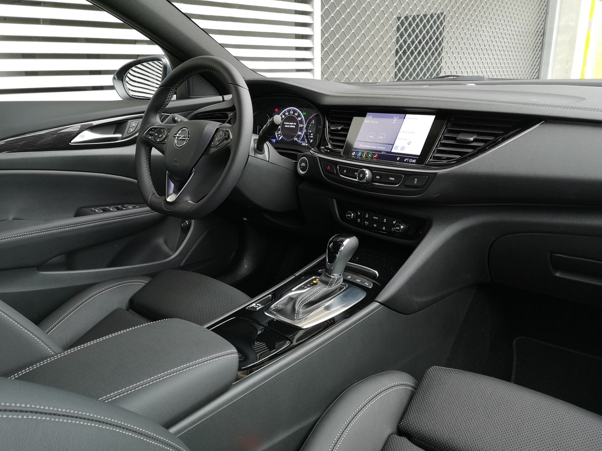 Opel Insignia Sports Tourer: System Multimedia Navi Pro, fabryczne audio i systemy wsparcia kierowcy 28