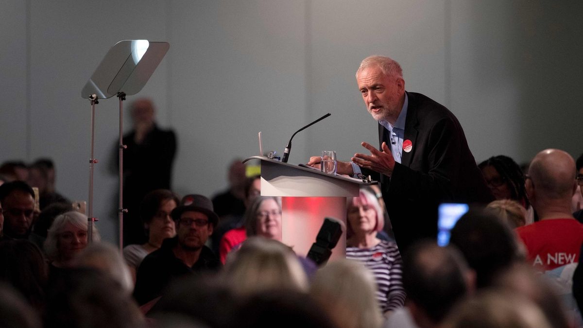 Leicester, 6 maja 2017 r. Przywódca Partii Pracy Jeremy Corbyn podczas wiecu wyborczego.