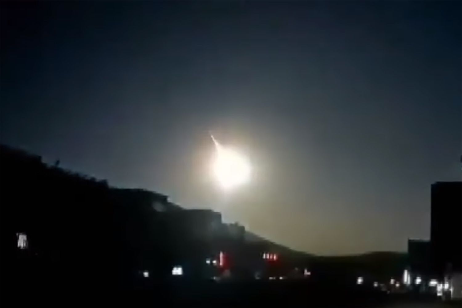 Chiny: Ogromny meteoryt zamienił noc w dzień 1