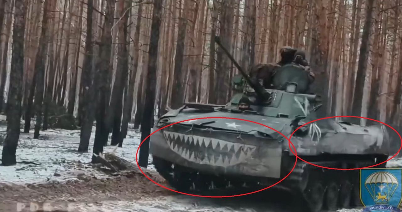 Rosyjski BMD-2 wzmocniony pancerzem ze złomu.