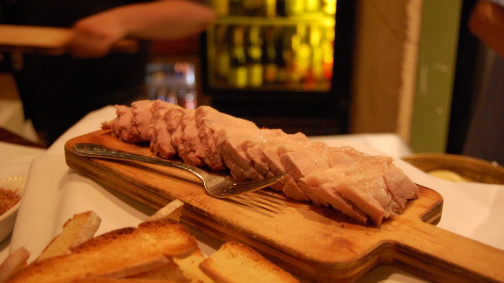 Pieczona peklowana szynka wieprzowa bez kości (ok. 13% tłuszczu) w puszce