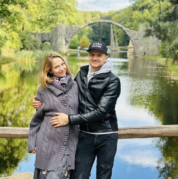 Marta Paszkin z "Rolnika" chwali się "sensualną sesją brzuszkową". Paweł Bodzianny nie był zachwycony tym pomysłem... (FOTO)