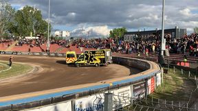 Koszmarna kraksa w Gnieźnie! Zawodnik trafił do karetki