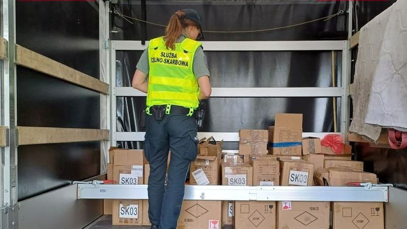 Przechwycono nielegalne podróbki perfum