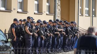 Tadeusz Duda w krakowskich Balicach? Wyspy fake newsów w sprawie zabójcy ze Starej Wsi. Policja apeluje o rozsądek