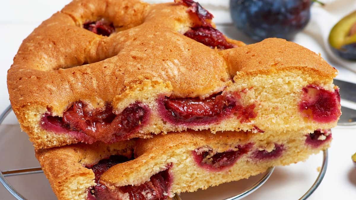 Ciasto ucierane ze śliwkami robi się w 10 minut
