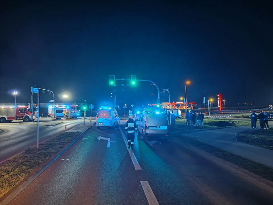 Wypadek z udziałem radiowozu. Fot. OSP Ostrów Wielkopolski