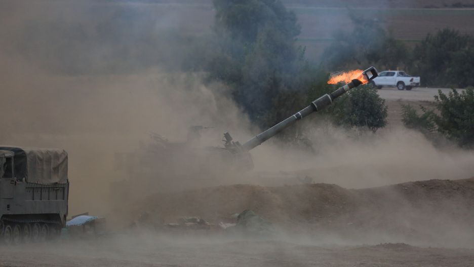 SDEROT, ISRAEL - OCTOBER 14: Israeli artillery units fire an artillery on the Gaza Strip as Israel's attacks continue on the eighth day in Sderot, Israel on October 14, 2023. Israel continues to deploy soldiers, tanks and armored vehicles near the Gaza border. (Photo by Saeed Qaq/Anadolu via Getty Images)