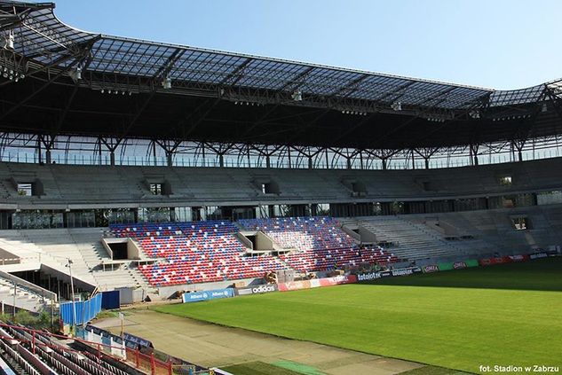 Na trybunie północnej trwają prace montażowe (fot. facebook.com/NowyStadionwZabrzu)