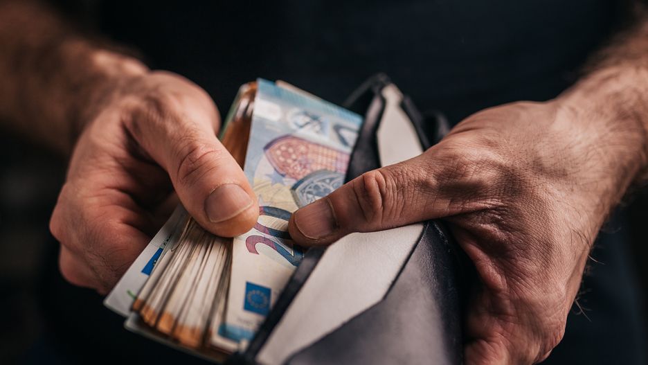 15 tys. zł kary za niezgłoszenie dużej gotówki. Wylądowali w Polsce, wybrali zły korytarz