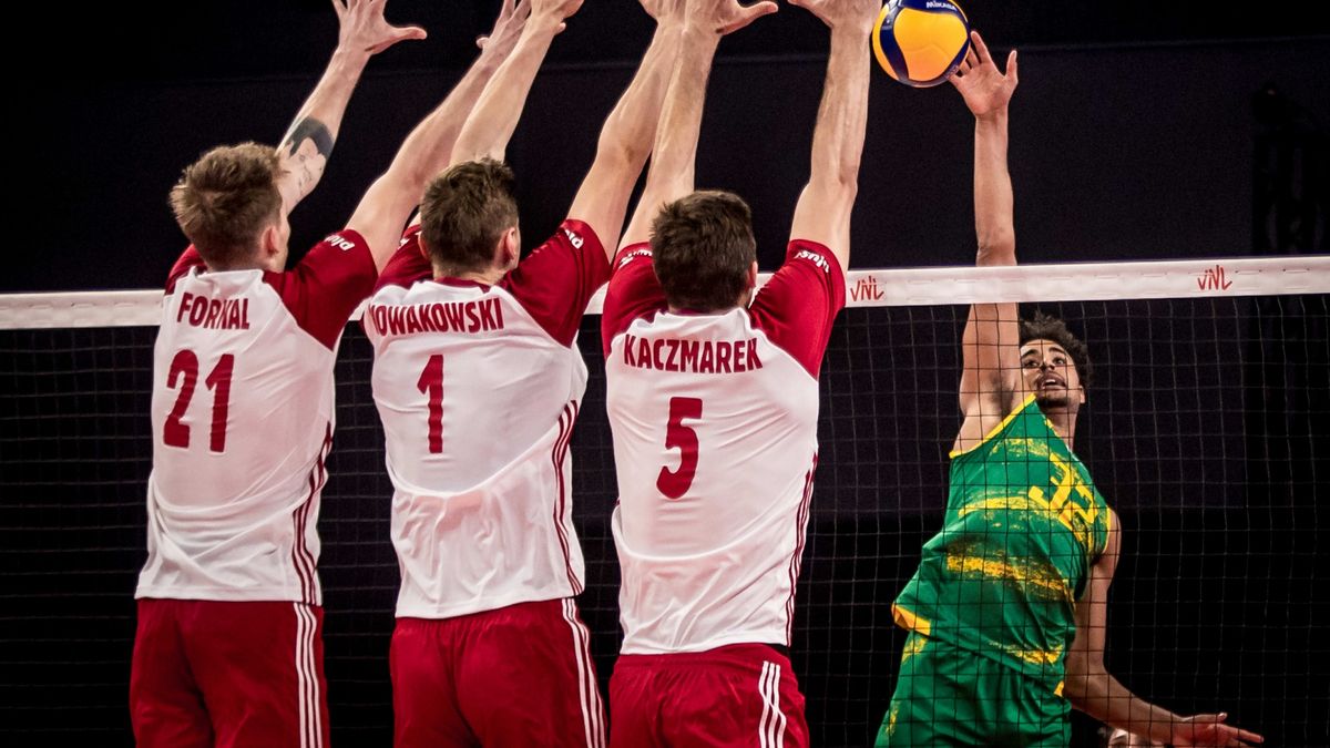 Zdjęcie okładkowe artykułu: Materiały prasowe / FIVB / Na zdjęciu: Polacy skaczący do bloku w meczu z Australią