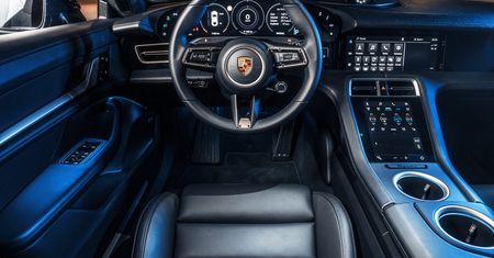 Porsche Taycan Turbo S na autostradzie. Osiągi robią wrażenie