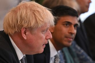 Boris Johnson rezygnuje z walki o powrót na stanowisko. Rosną szanse byłego ministra finansów