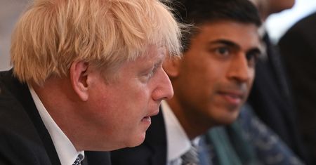 Boris Johnson rezygnuje z walki o powrót na stanowisko. Rosną szanse byłego ministra finansów