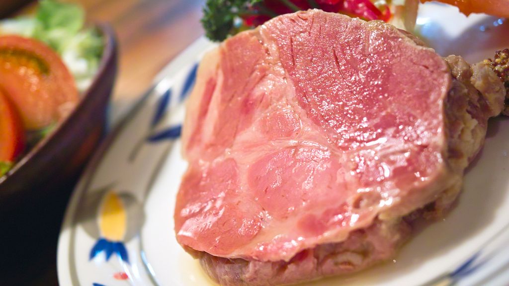 Steki z peklowanej szynki wieprzowej bez kości, na zimno