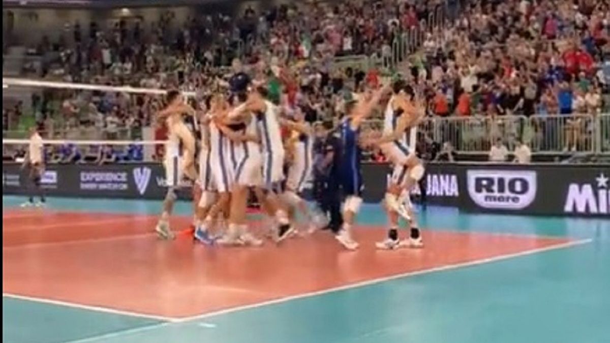 Zdjęcie okładkowe artykułu: Twitter / Volleyball World / Reprezentacja Włoch po zwycięstwie z Francją