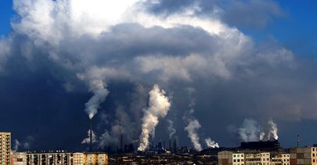 Powietrze o smaku siarki i czarny śnieg. To miasto powoli zabija