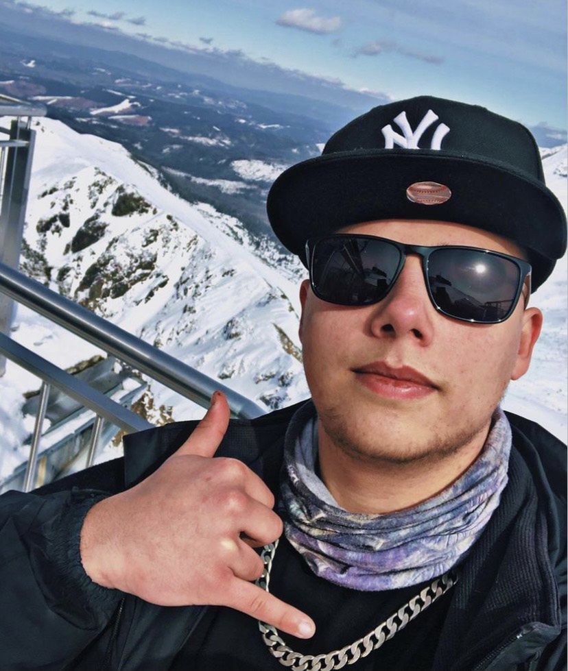 Allan Krupa przemawia do fanów