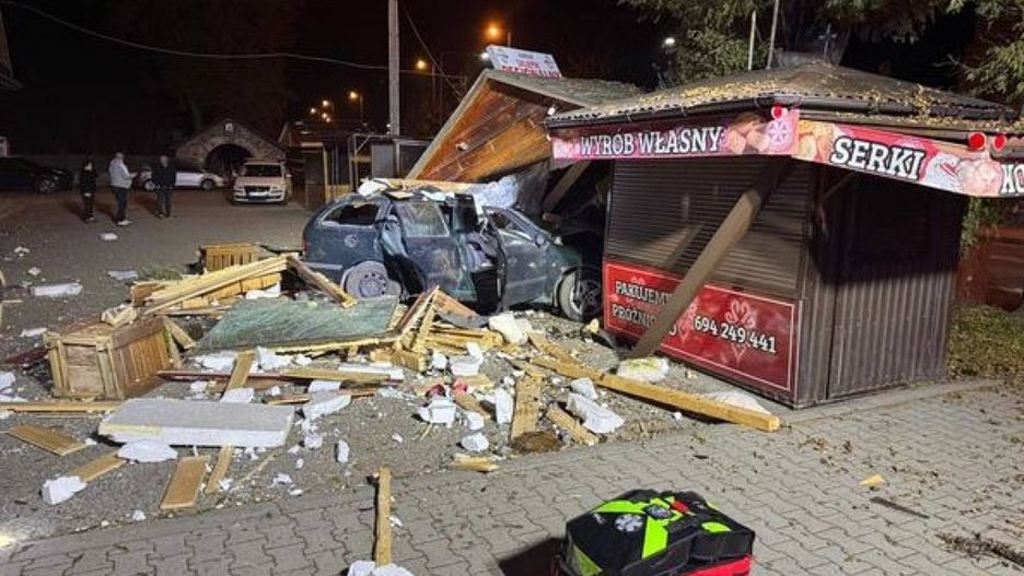 Kierowca staranował stragany w centrum Białki Tatrzańskiej 