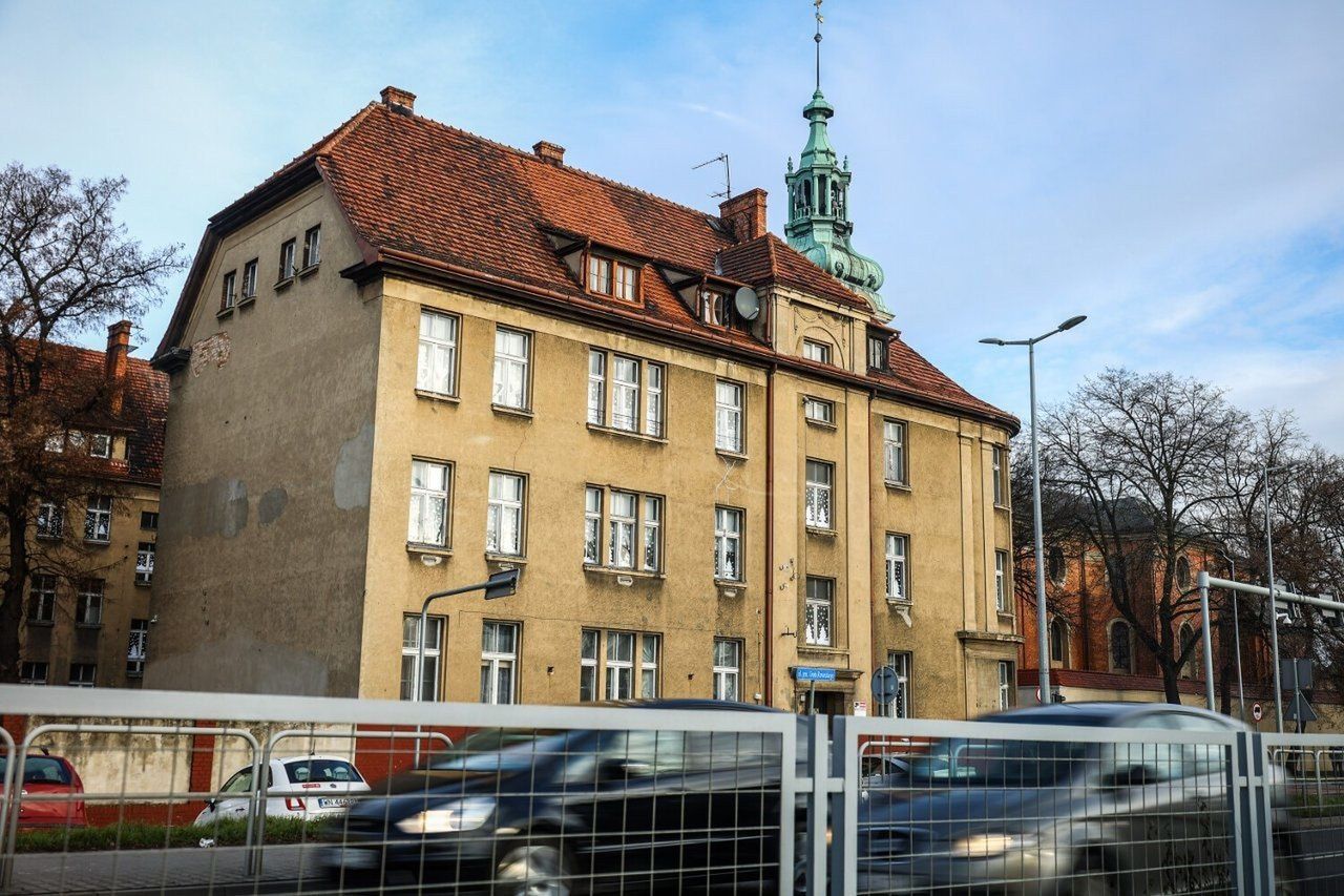 Wielkopolski Kurator Oświaty wydał negatywną opinię w sprawie planów likwidacji SP 1 w Lesznie. Prezydent G. Rusiecki zapowiada odwołanie