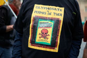 Bayer żąda ceł na chiński glifosat. Rolnicy w USA oburzeni