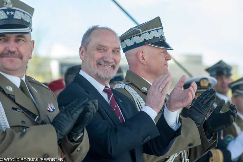 Antoni Macierewicz, minister obrony, może dostać nowe uprawnienia.