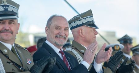 Antoni Macierewicz bierze w kamasze prywatne firmy. Nawet nie zamkniesz biznesu bez zgody MON