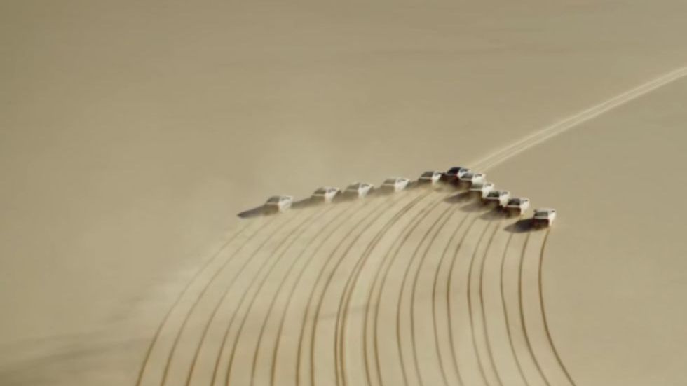 Zadziwiające! Hyundai użył 11 samochodów, by wysłać wiadomość w Kosmos! 1