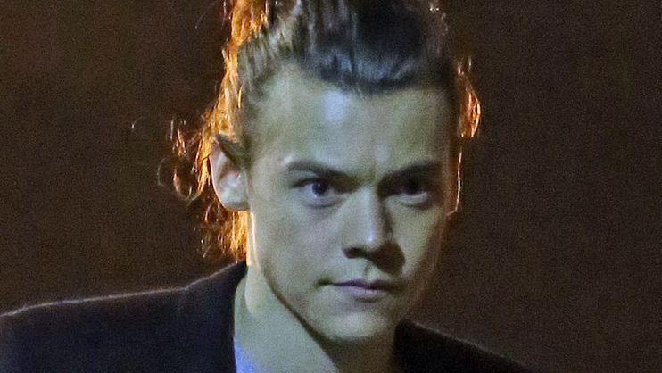 29.OCT.2014 - LONDON - UK

** EXCLUSIVE PICTURES **

** STRICTLY NOT AVAILABLE FOR AUSTRALIA **

HARRY STYLES

ONE DIRECTION SEEN AT A SECRET LOCATION BOOK SIGNING WHICH DIDN'T REMAIN SECRET... FANS GREET THE BAND IN BETWEEN THEIR SIGNINGS.

BYLINE MUST READ : XPOSUREPHOTOS.COM

***UK CLIENTS - PICTURES CONTAINING CHILDREN PLEASE PIXELATE FACE PRIOR TO PUBLICATION ***

**UK CLIENTS MUST CALL PRIOR TO TV OR ONLINE USAGE PLEASE TELEPHONE 0208 344 2007**