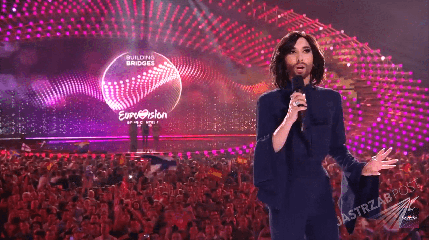 Conchita Wurst na Eurowizji 2015 w green roomie