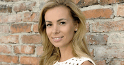 Izabela Janachowska na ramówce TVN wystąpiła w roli dziennikarki! Założyła sukienkę, którą miała na własnym weselu