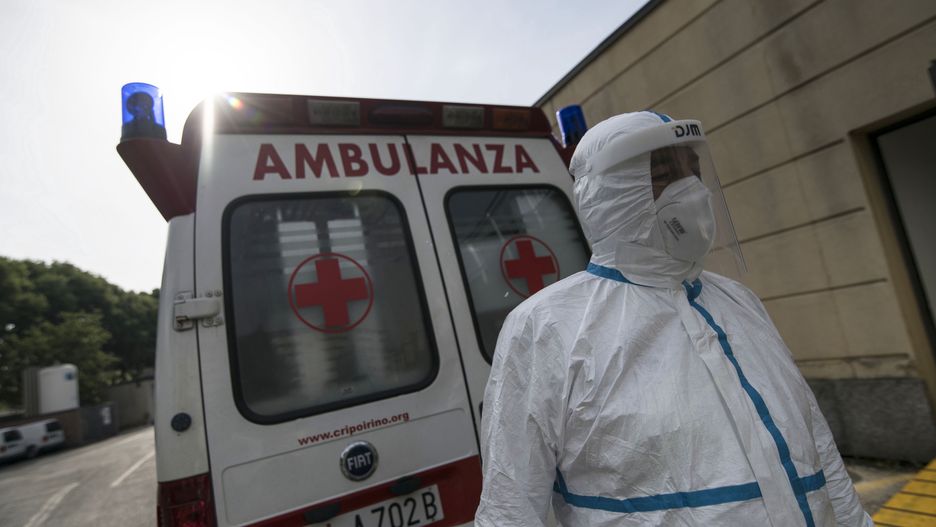 Koronawirus. Włochy. Ekspert WHO przestrzega przed zbyt wczesnym wycofywaniem obostrzeń