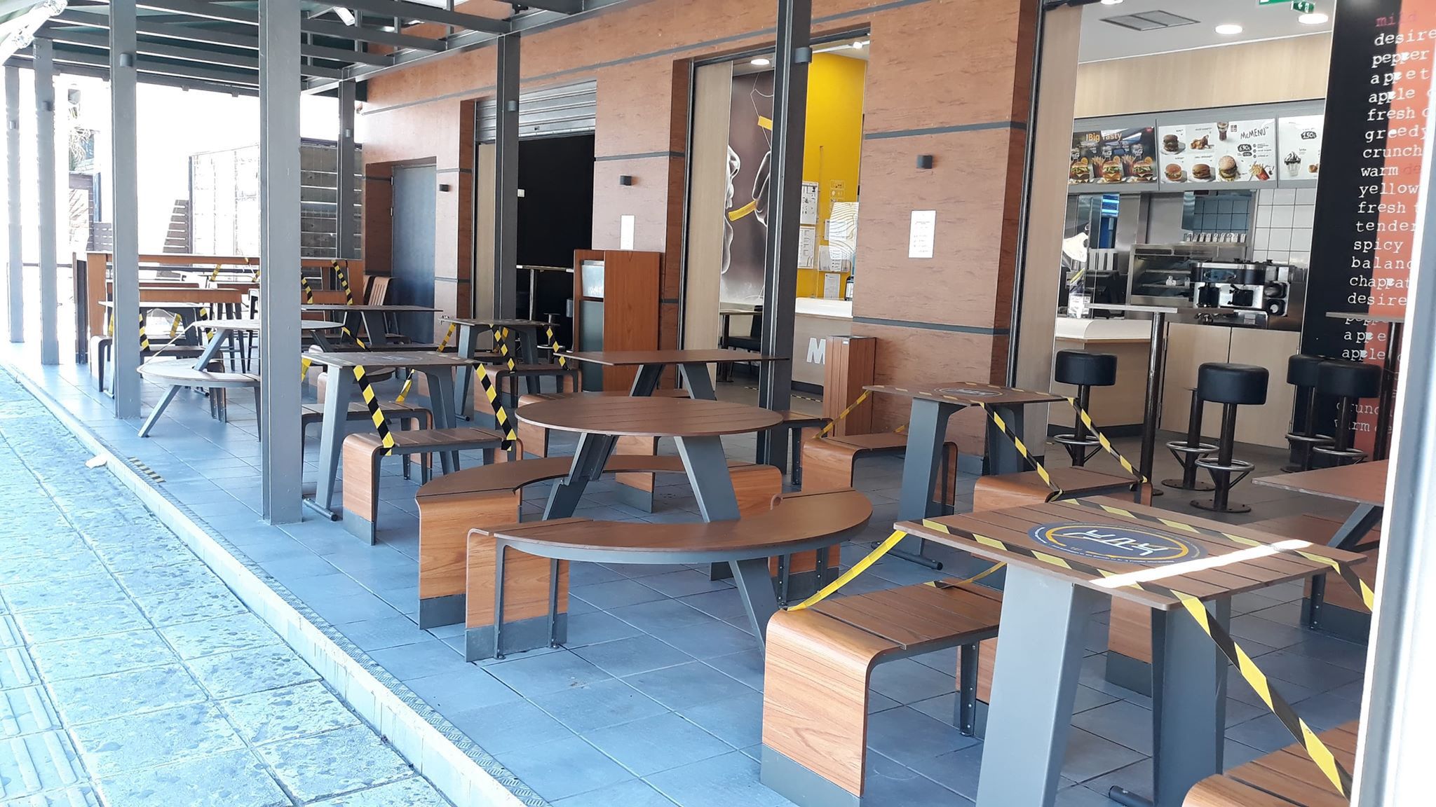 Polacy lecą do Grecji próbować lokalnych specjałów, ale dla Brytyjczyków powstał... McDonald's.