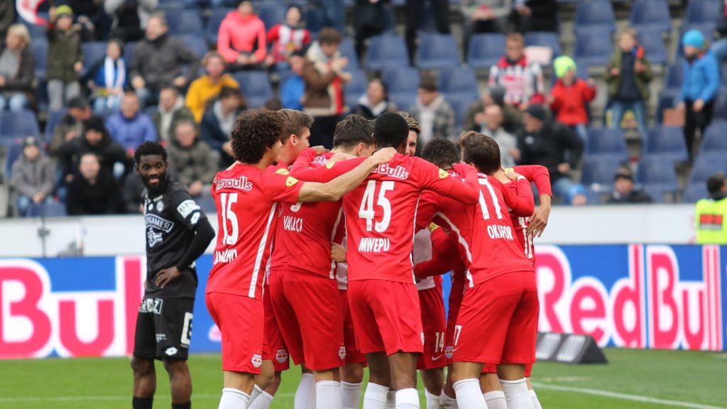 Zdjęcie okładkowe artykułu: Getty Images / Chris Bauer/SEPA.Media / Na zdjęciu: piłkarze Red Bull Salzburg