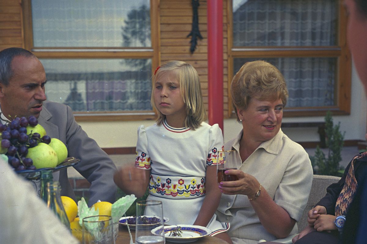 Rodzina Gierków w 1974 roku. Na zdjęciu 10-letnia Stanisława