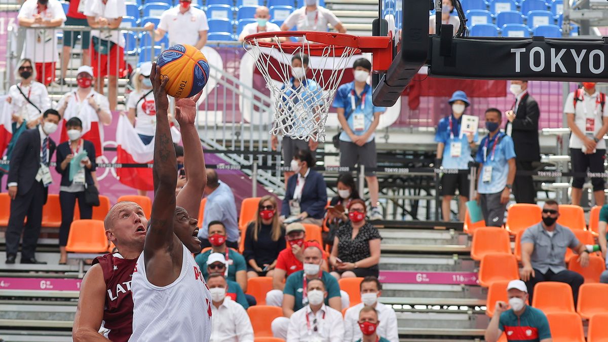 PAP/EPA / FAZRY ISMAIL / Na zdjęciu: Michael Hicks w akcji w meczu przeciwko Łotwie