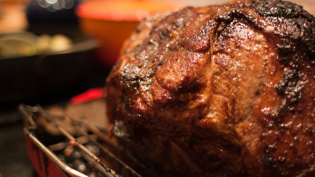 Pieczona w całości peklowana szynka wieprzowa (tylko mięso)