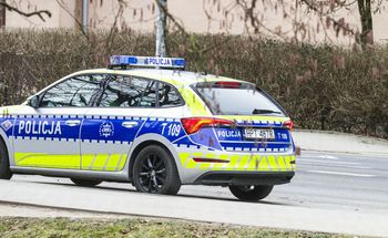 Ostrzelane okna kamienicy. Policja bada sprawę
