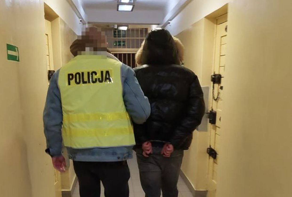 Chełm: Rzucił petardą w policjantów, potem zaczął uciekać