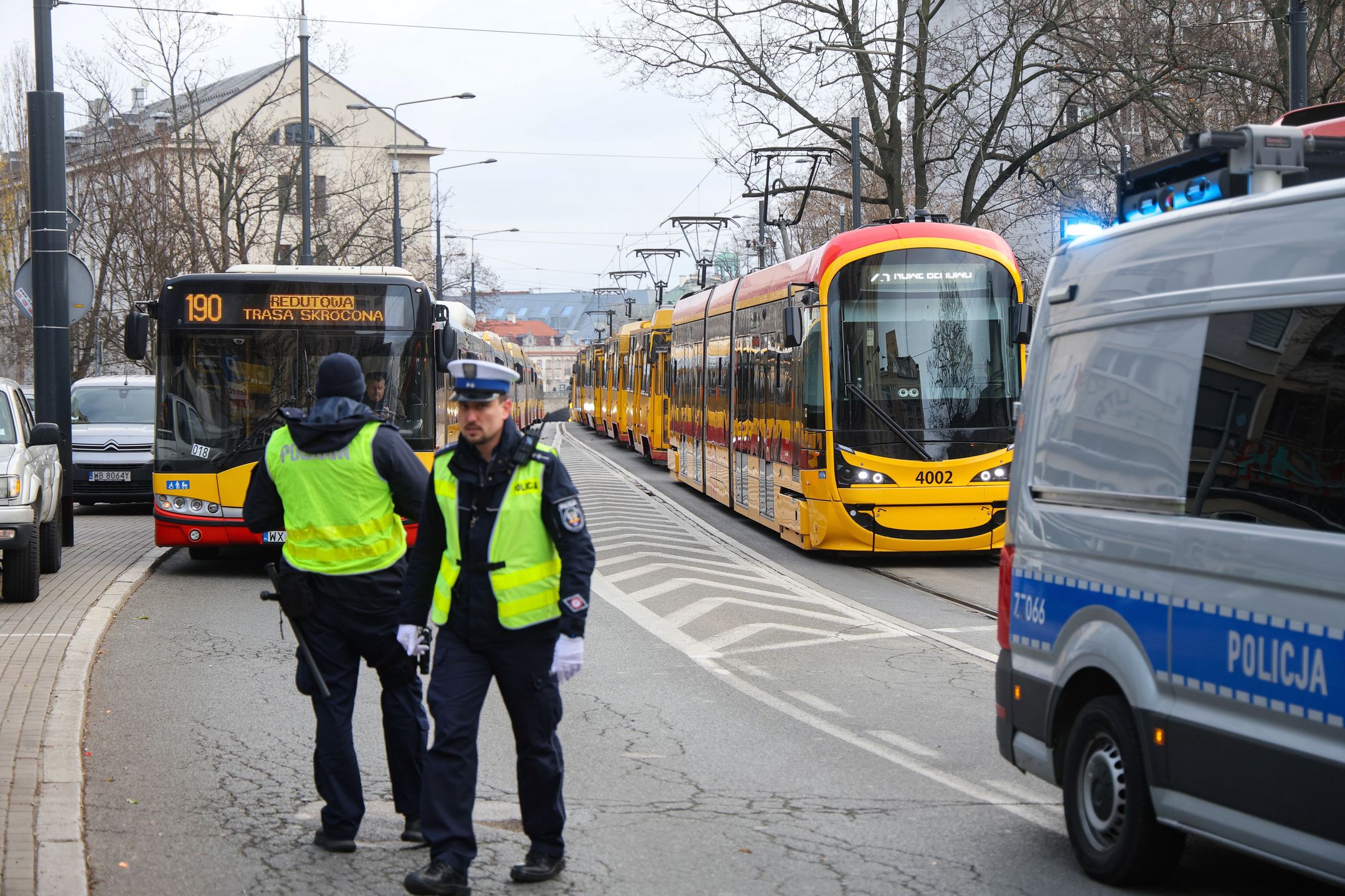 Miejsce zderzenia dwóch tramwajów i autobusu