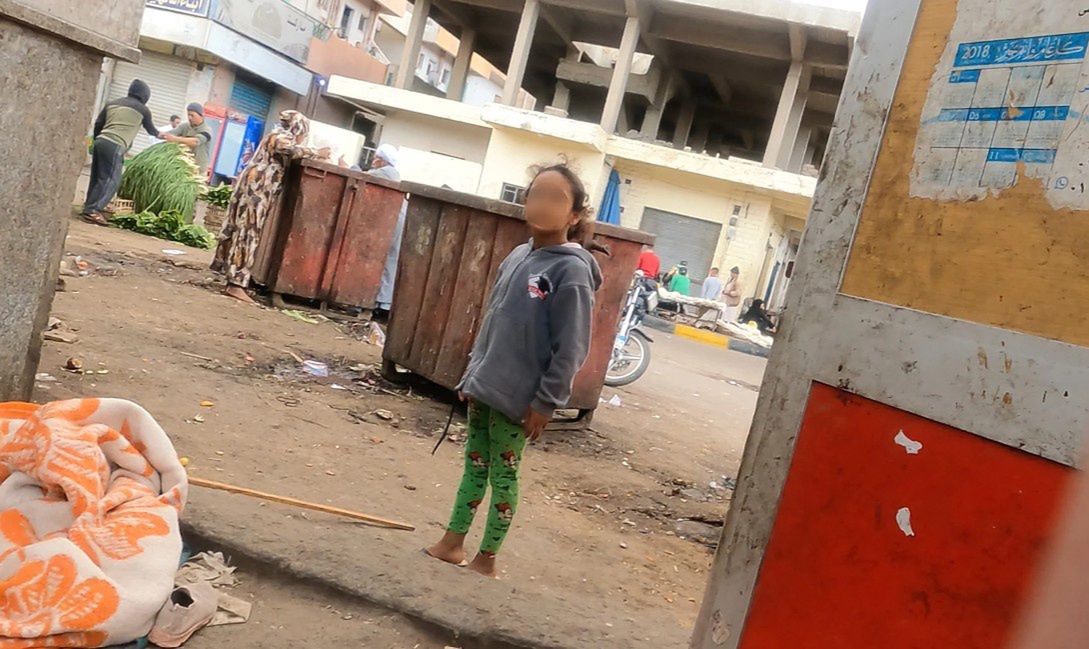 Niektórzy opiekunowie zmuszają swoje dzieci do żebrania