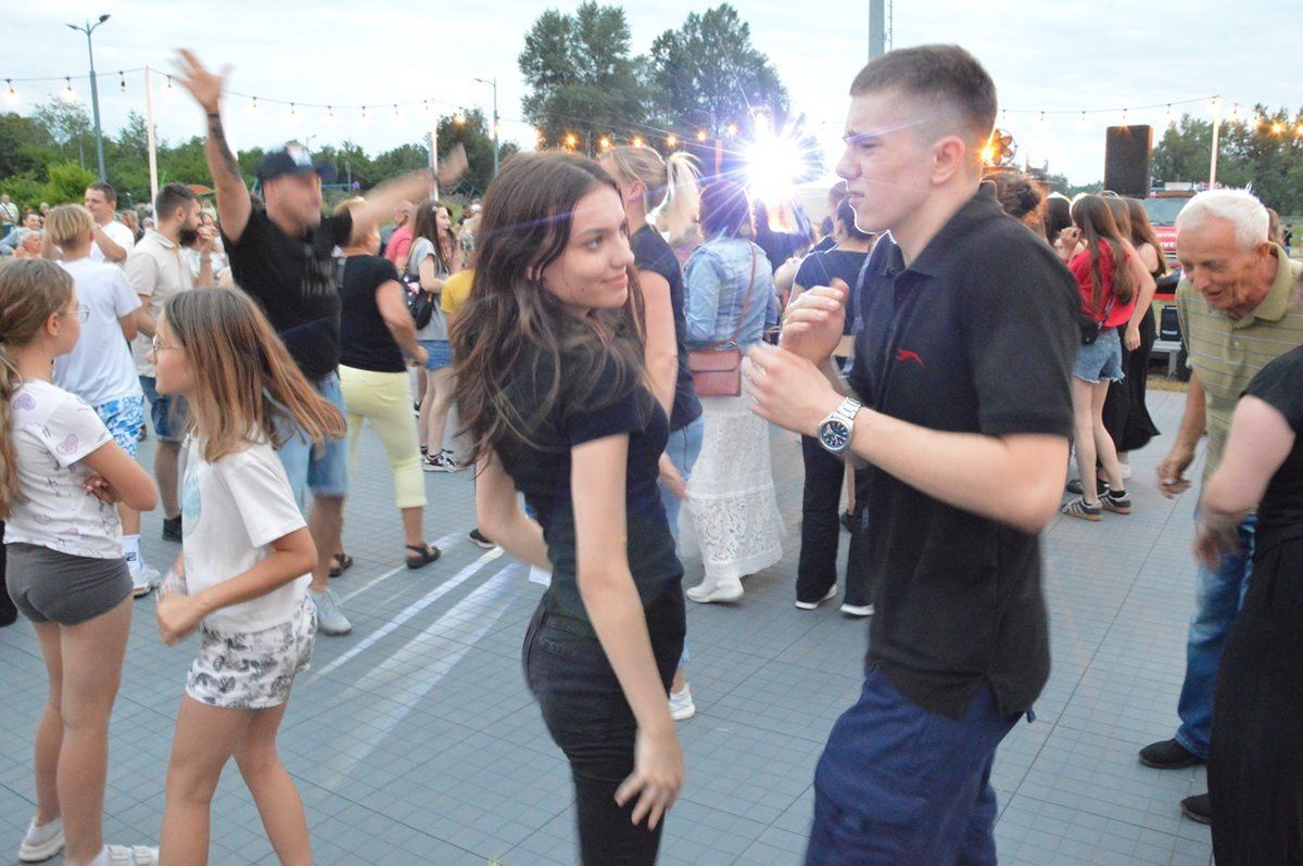 Pogoda sprzyjała tancerzom, którzy tłumnie wypełnili parkiet