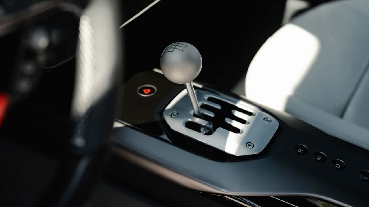 Ferrari zrobiło manualny automat. Debiutuje w 12Cilindri Manuale