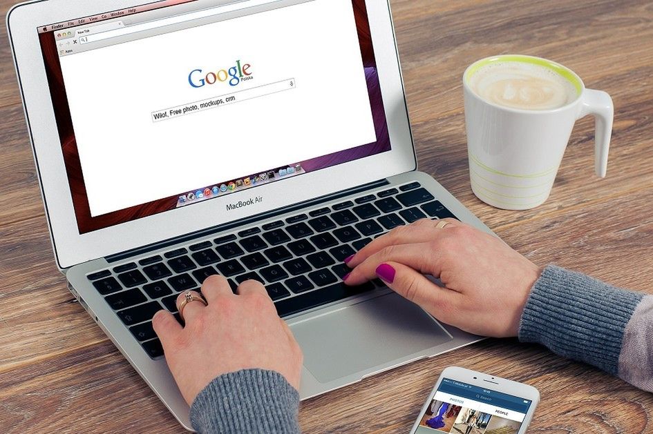 Google ulepsza wyszukiwarkę: nowe algorytmy i narzędzia oceny treści