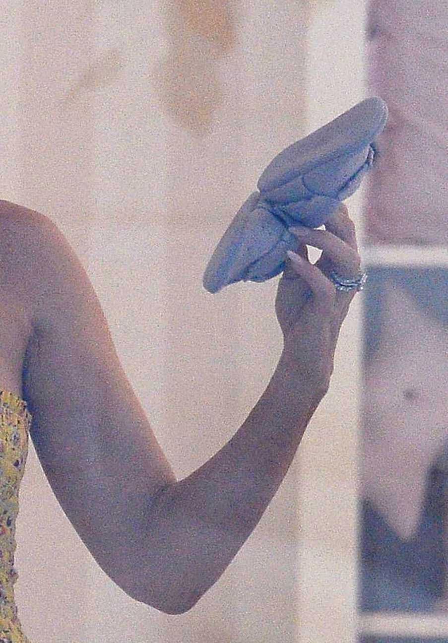 !!! ZDJECIA PAPARAZZI !!! BRAK ZGODY OSOBY FOTOGRAFOWANEJ NA PUBLIKACJE WIZERUNKU !!! 

[2019-07-27] WARSZAWA, POLSKA

Joanna Krupa z mama w sklepie z dzieciecymi meblami i ciuszkami

n/z Joanna Krupa