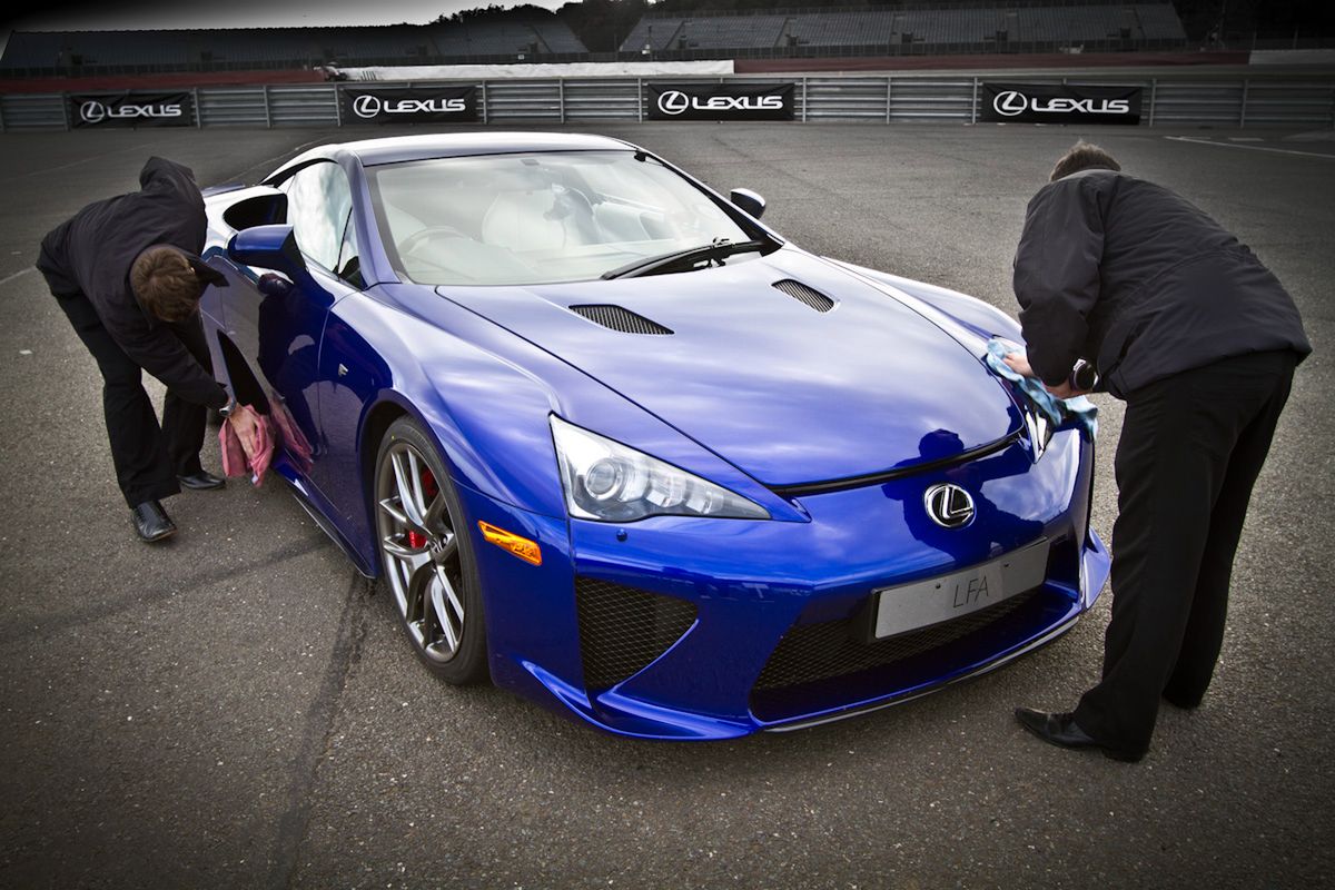 Lexus LFA w Silverstone - konkurs Facebook