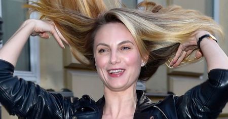Sylwia Gliwa pozuje NAGO z posągiem Gołej Zośki i zamazuje wdzięki... markerem (FOTO)