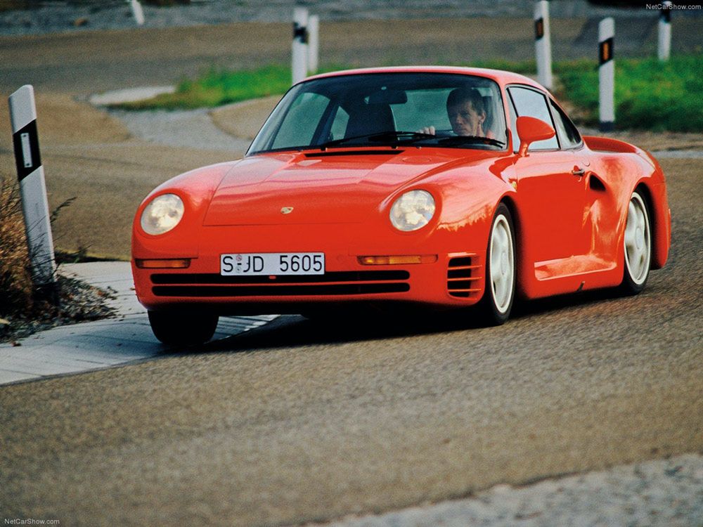 Na tym jednak 959 nie zakończyło swojego żywota. W latach 1992 i 1993 Porsche zbudowało jeszcze osiem egzemplarzy 959. Wcześniej auta budowane były w dwóch specyfikacjach: Sport i Komfort. Osiem dodatkowych sztuk powstało w tej drugiej wersji.